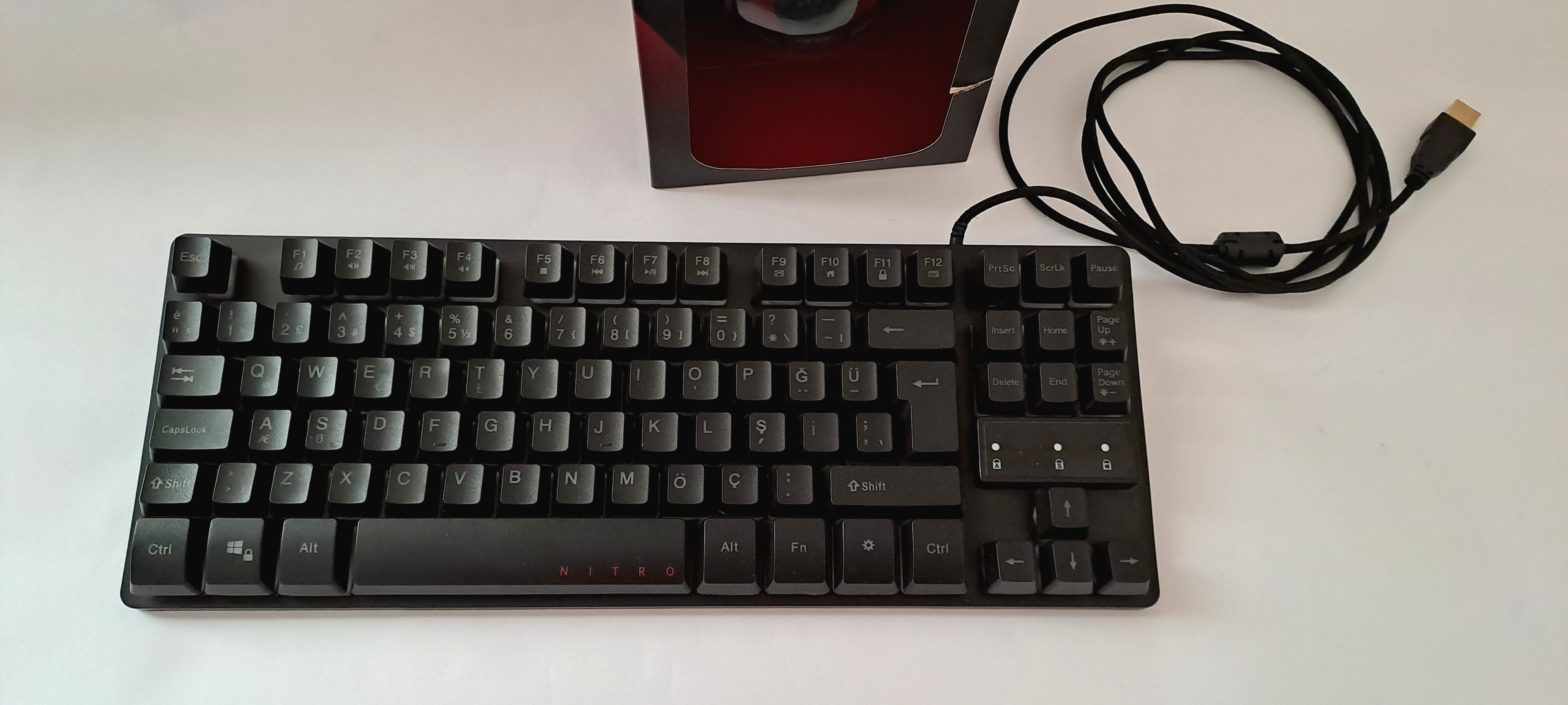 Acer Nitro Gaming Mouse III - NMW200 / Acer Nitro TKL Mekanik Klavye SET