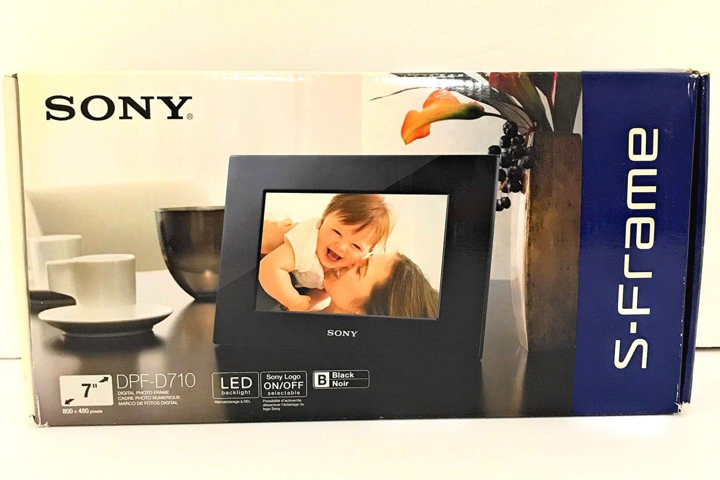 Sony PDF-D710 7" inçlik bir dijital fotoğraf çerçevesi