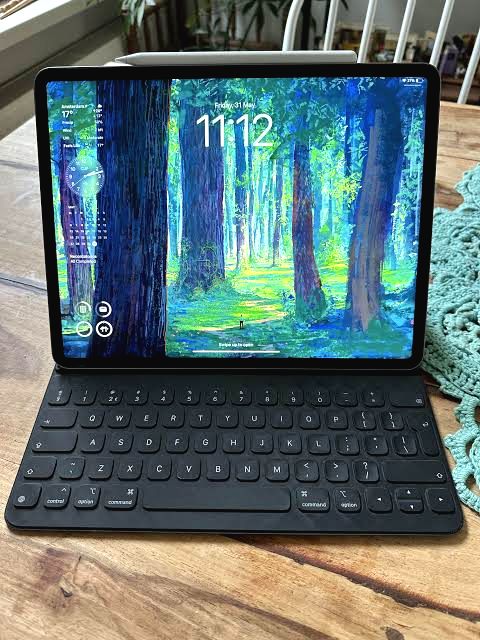 Ipad Pro 12.9" M2 + Magic Keyboard hediye